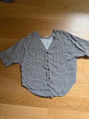 VETTA Black & White Striped Button-Front Blouse